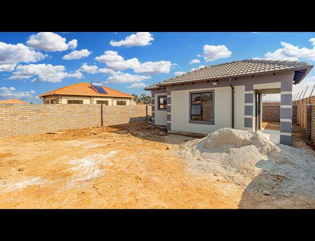 2 BEDROOM FREESTANDING FOR SALE IN KLERKSOORD
